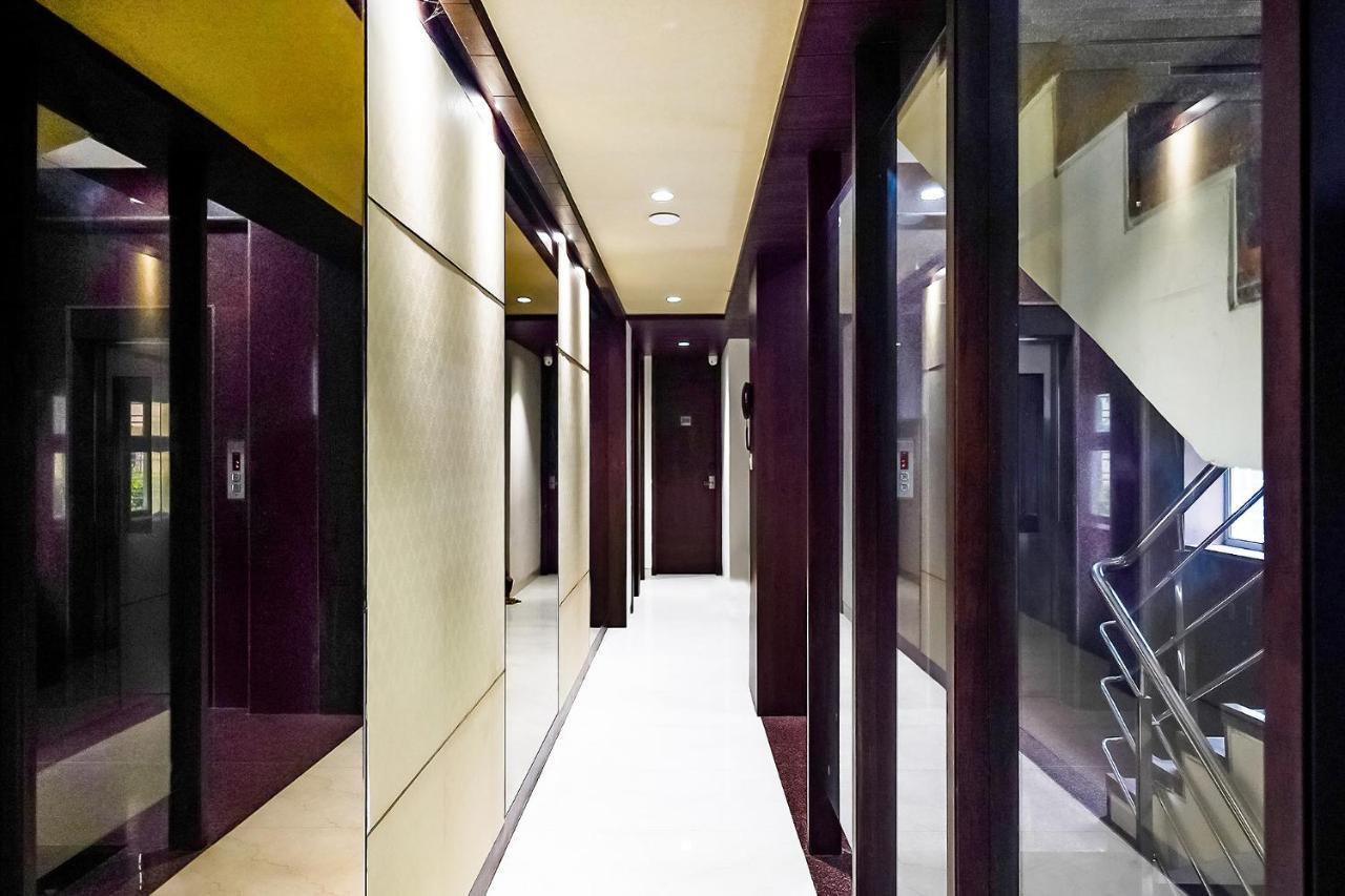 Fabhotel Eros 211 - Nr Sreebhumi Колката Екстериор снимка