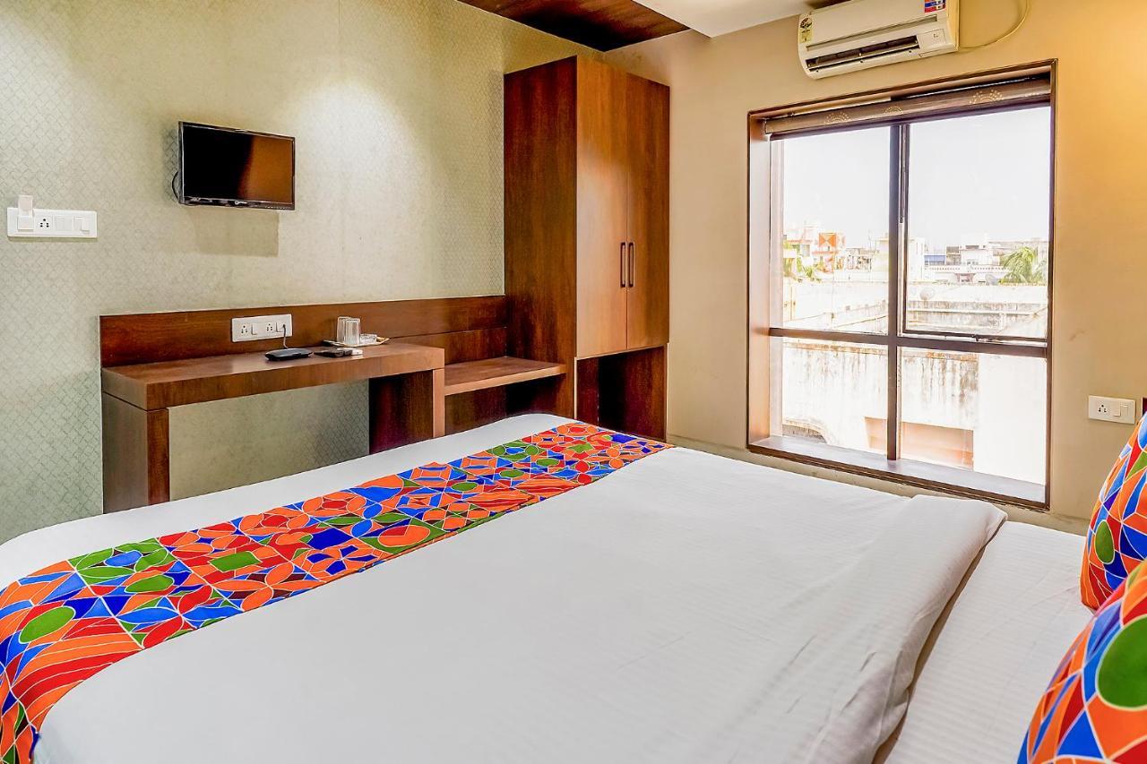 Fabhotel Eros 211 - Nr Sreebhumi Колката Екстериор снимка